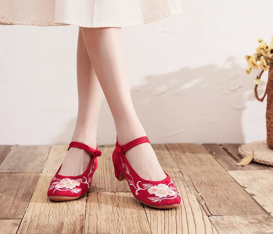 Elegant Hot Sale Of The Season Spring Women's Embroidered Dance Shoes Flat Mid-Heel National Style Hanfu Shoes Qipao Ancient Sty