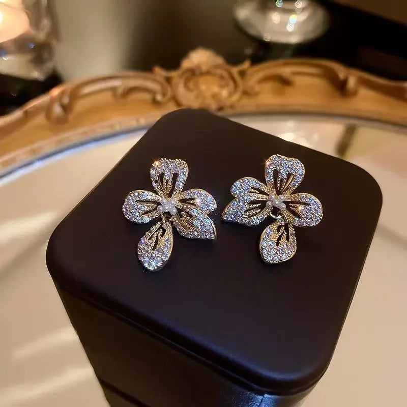 2023 New Fashion Trend Unique Design Elegant Delicate Green Zircon Flower Earrings For Women Jewelry Wedding Party Premium Gifts