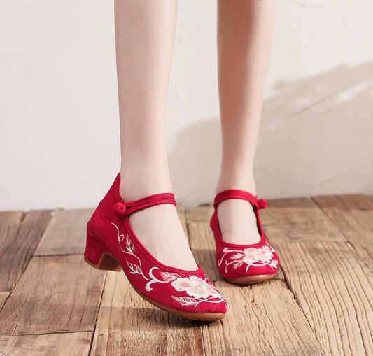 Elegant Hot Sale Of The Season Spring Women's Embroidered Dance Shoes Flat Mid-Heel National Style Hanfu Shoes Qipao Ancient Sty
