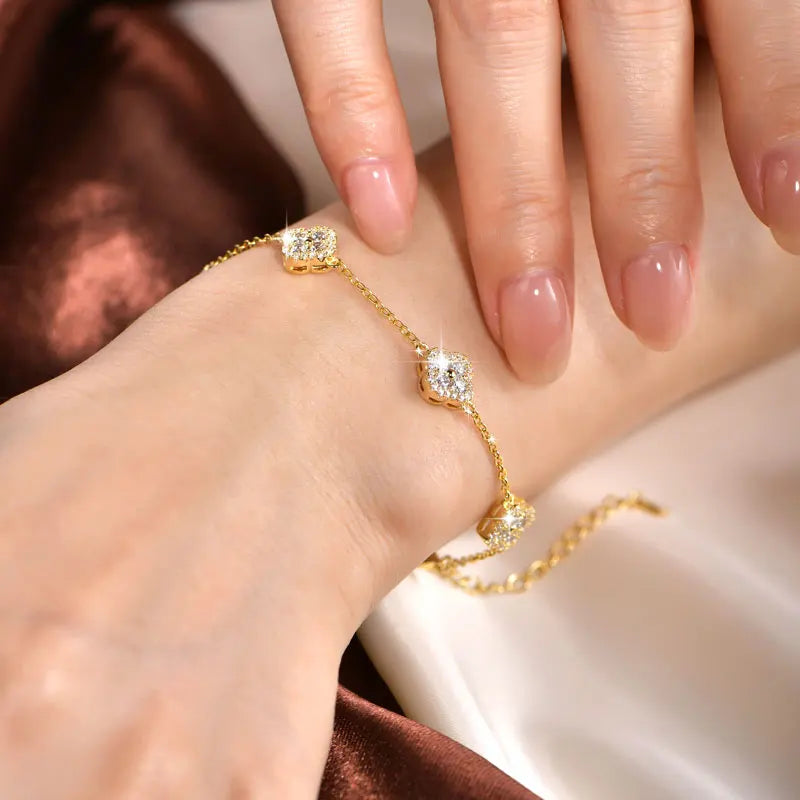 Rrjzz Clover Moissanite Women Bracelet D Color VVS1 Lab Imitation Diamond Round Cut Four Leaf Bracelet Jewelry GRA Certificated