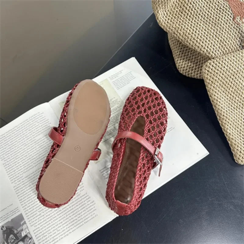 Fashion Woven Hollow Flat Sandals Women Summer Comfort Round Toe Designer Shoes Female Fashion Buckle Non-Slip Beach Casual Shoe