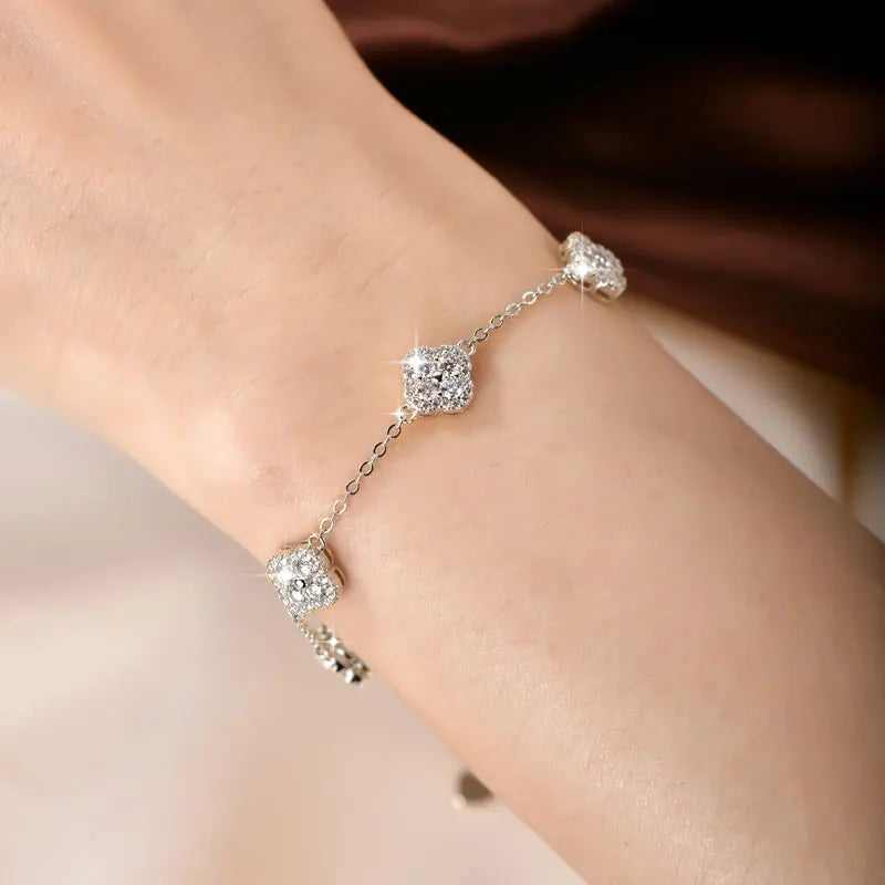 Rrjzz Clover Moissanite Women Bracelet D Color VVS1 Lab Imitation Diamond Round Cut Four Leaf Bracelet Jewelry GRA Certificated