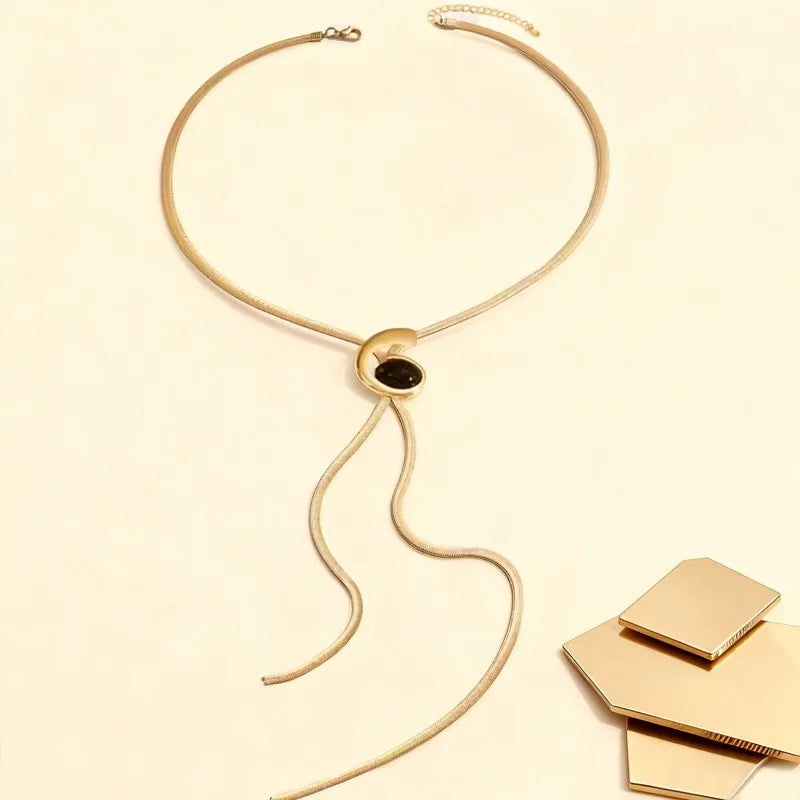 Necklace For Women Exaggerated Snake Bone Chain Spiral Black Imitation Pearl V-shaped Long Sweater Chain Collarbone Chain BN020