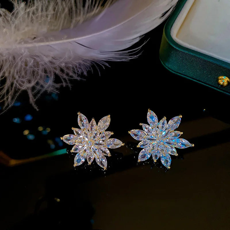 2023 New Fashion Trend Unique Design Elegant Delicate Green Zircon Flower Earrings For Women Jewelry Wedding Party Premium Gifts