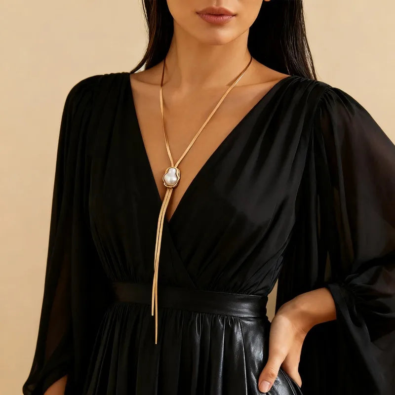 Necklace For Women Exaggerated Snake Bone Chain Spiral Black Imitation Pearl V-shaped Long Sweater Chain Collarbone Chain BN020